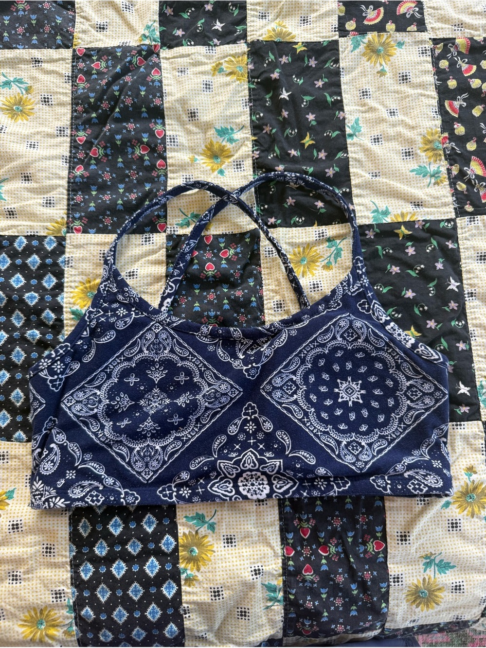navy blue paisley bandana print sports bra w crisscross straps size 7-9 (small)